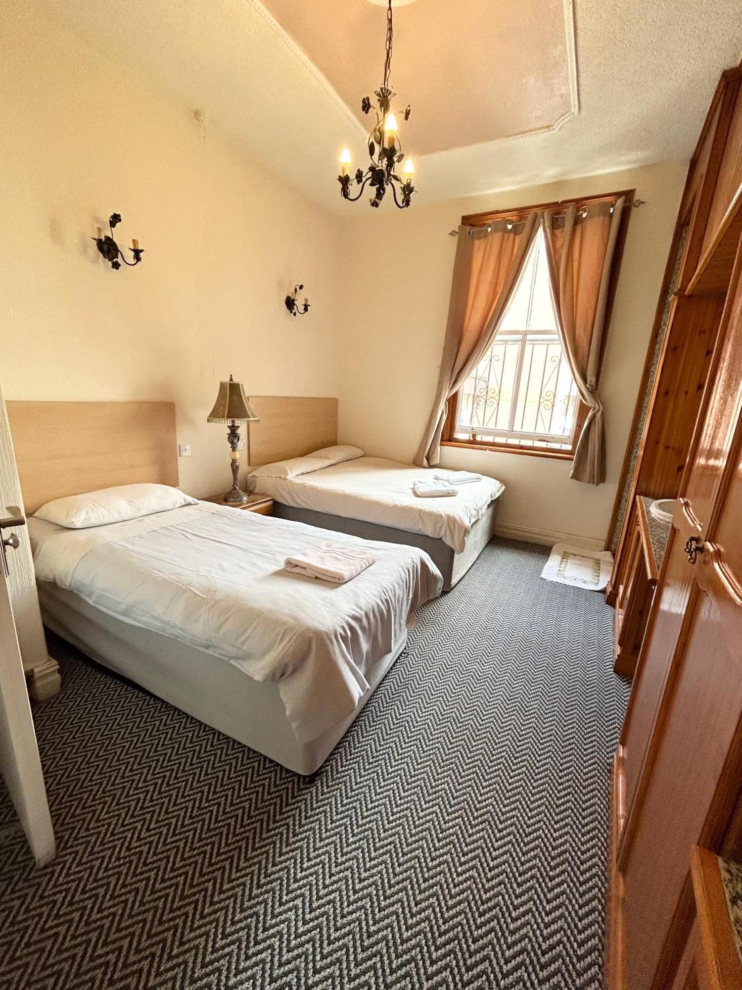 The Egerton Arms Hotel Salford Салфорд Екстериор снимка
